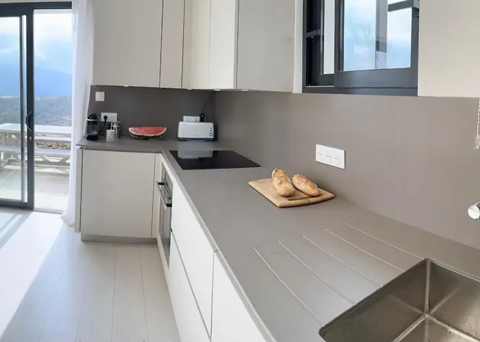 Lodge Wild Boar Mountain, Luxury Escape & Stunning Views!